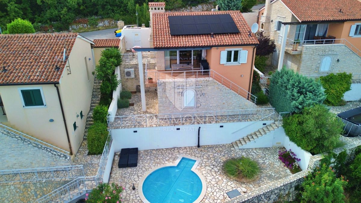 HIŠA S PANORAMSKIM POGLEDOM NA MORJE, RABAC