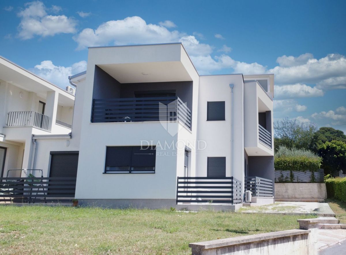 Poreč, okolica, moderna vila s 6 apartmaji