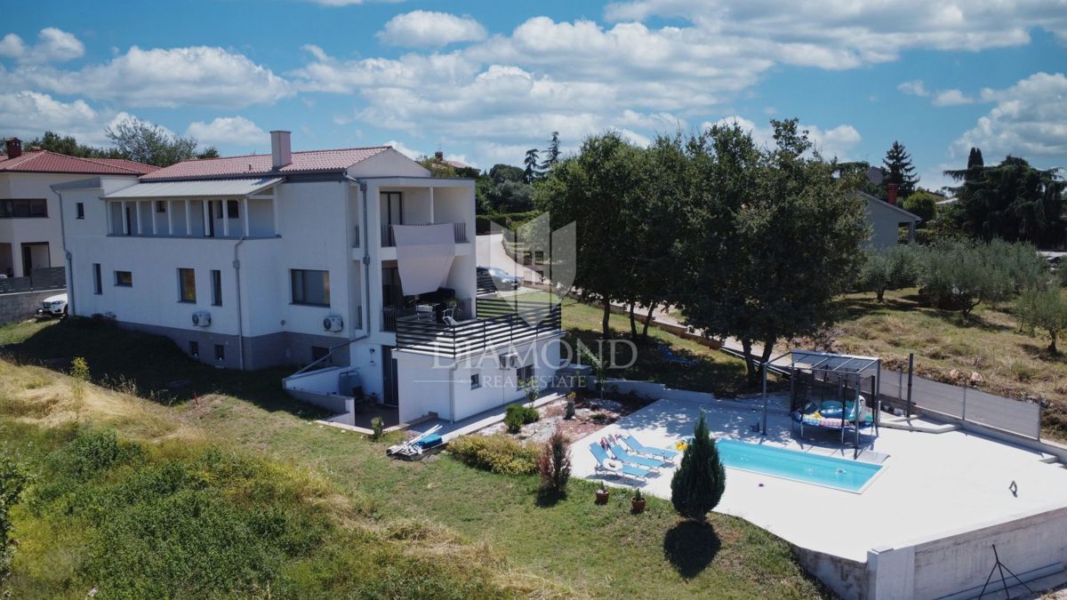 Poreč, okolica, moderna vila s 6 apartmaji