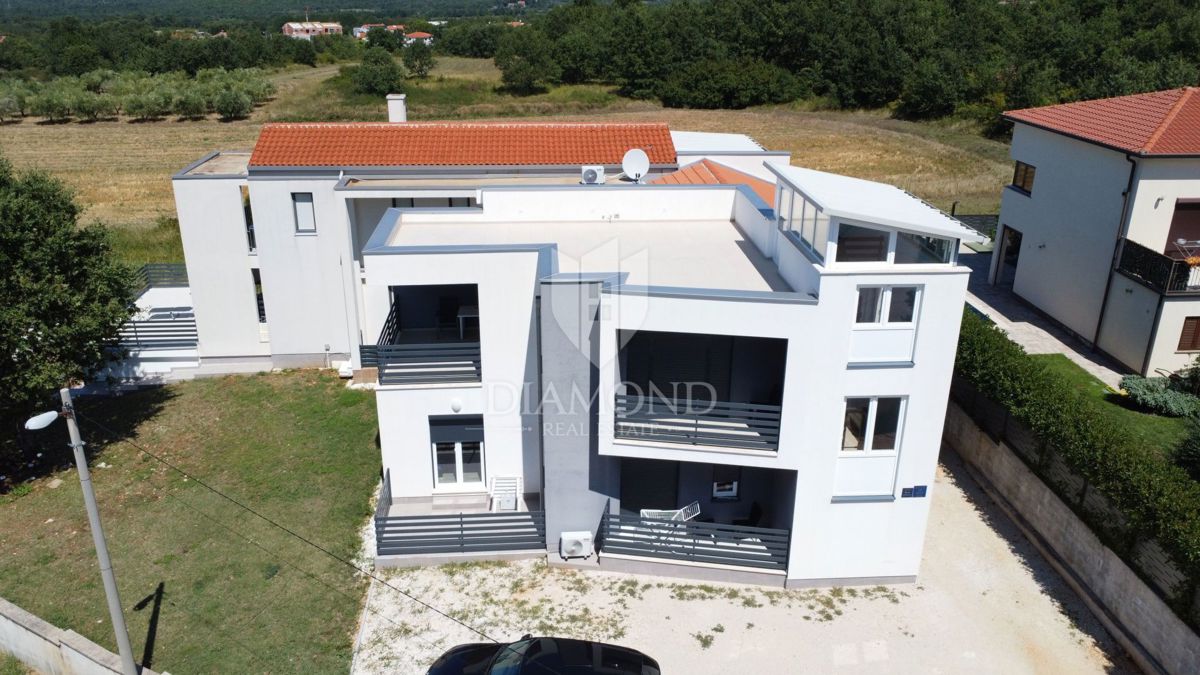 Poreč, okolica, moderna vila s 6 apartmaji