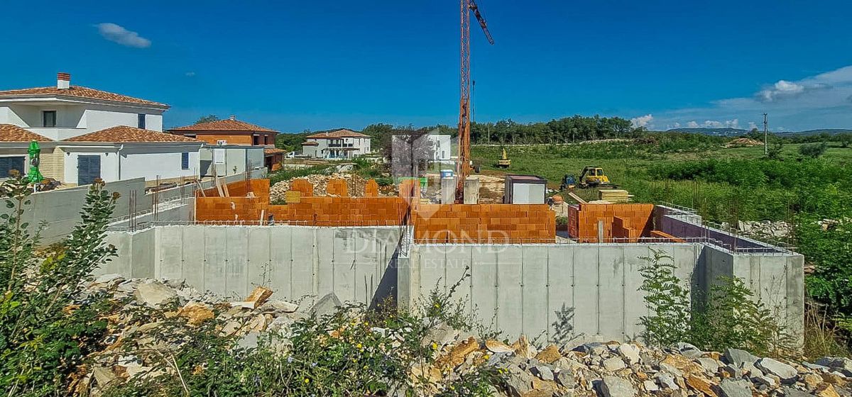 Istra, Kaštel, polsamostojna hiša 160 m2 v gradnji 