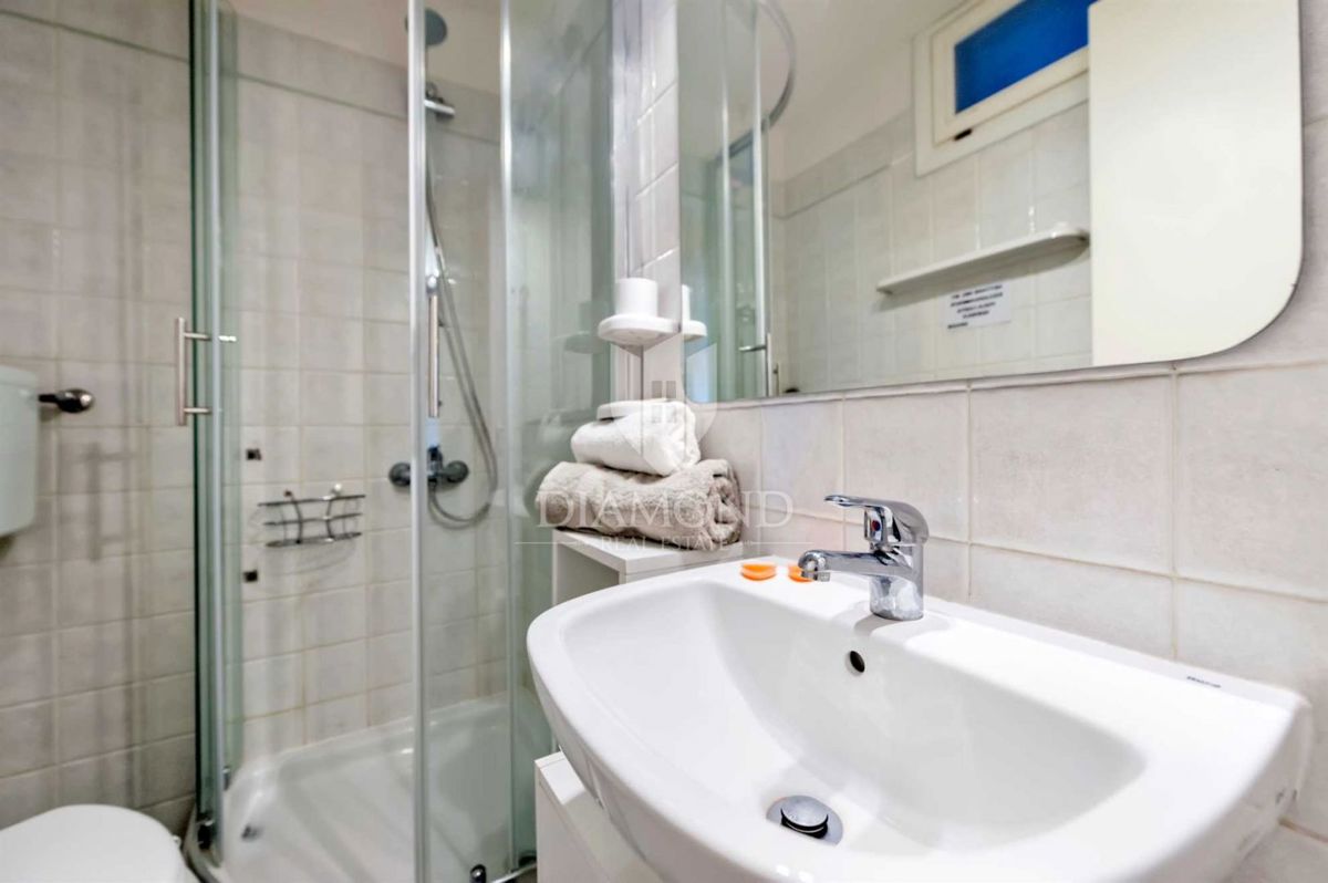 Stanovanje na odlični lokaciji z razgledom na morje, shrambo