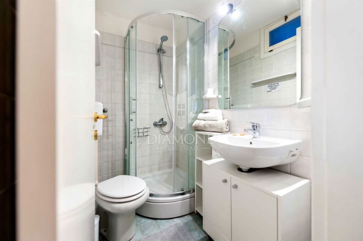 Stanovanje na odlični lokaciji z razgledom na morje, shrambo