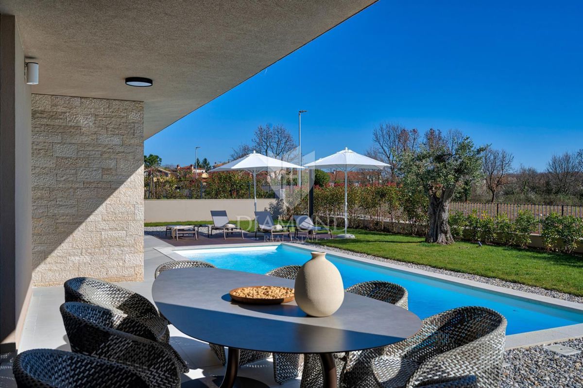 Poreč, Ekskluzivna prizemnica z bazenom