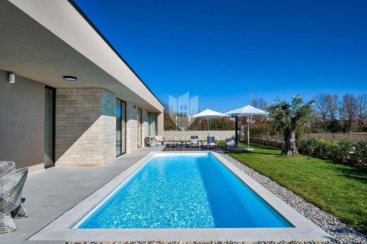 Poreč, Ekskluzivna prizemnica z bazenom