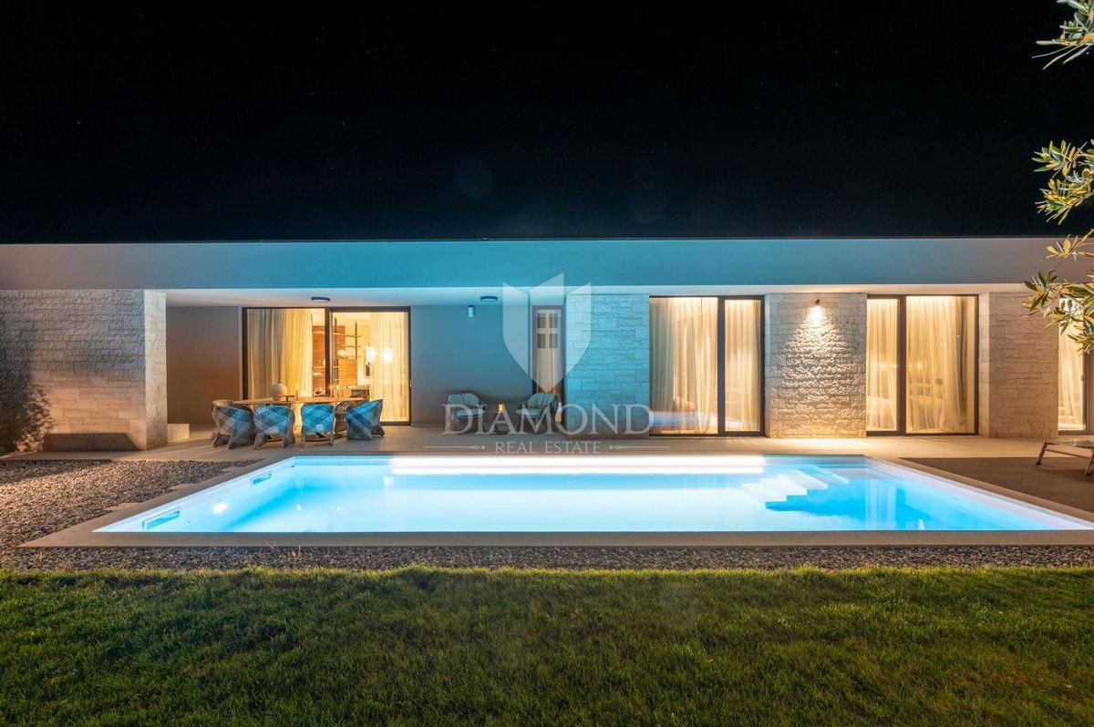 Poreč, Ekskluzivna prizemnica z bazenom