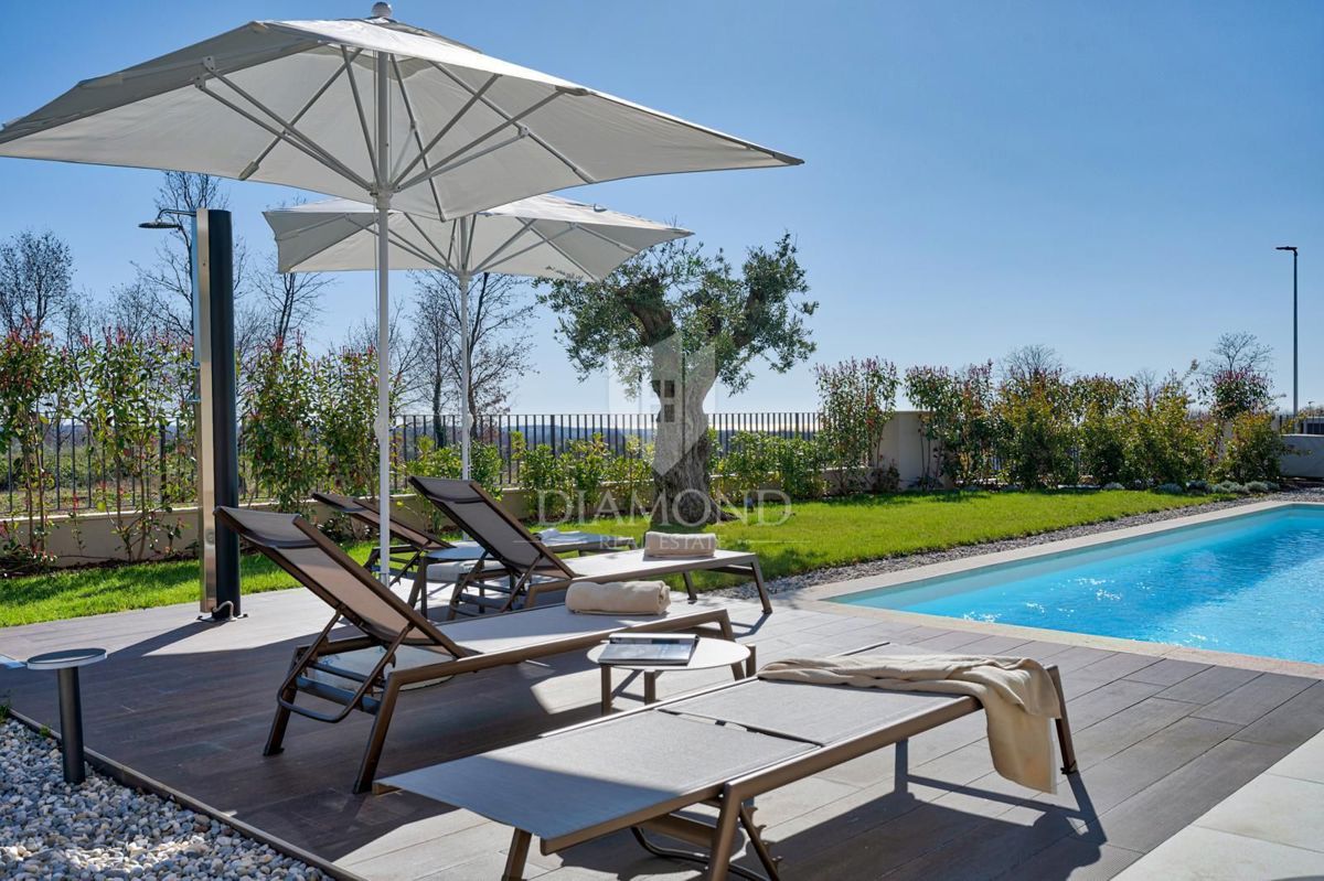 Poreč, Ekskluzivna prizemnica z bazenom