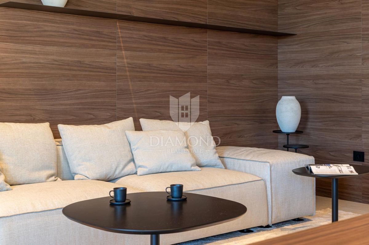 Poreč, Ekskluzivna prizemnica z bazenom