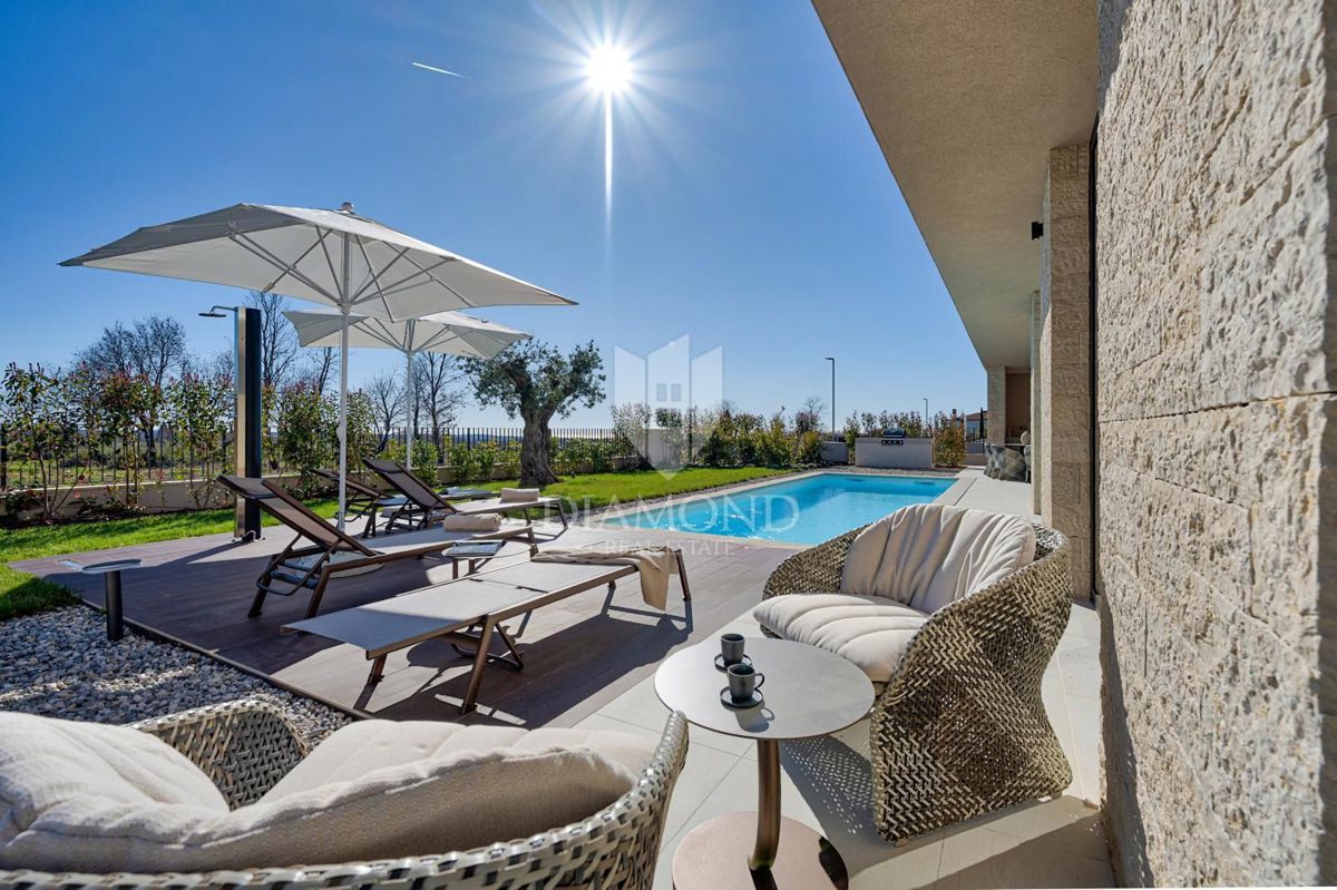 Poreč, Ekskluzivna prizemnica z bazenom