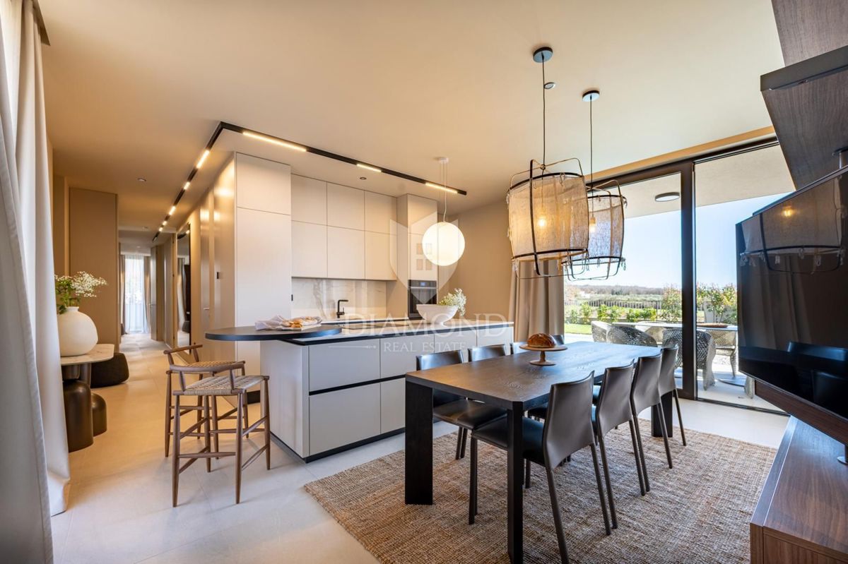 Poreč, Ekskluzivna prizemnica z bazenom