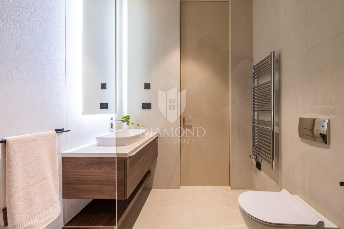 Poreč, Ekskluzivna prizemnica z bazenom