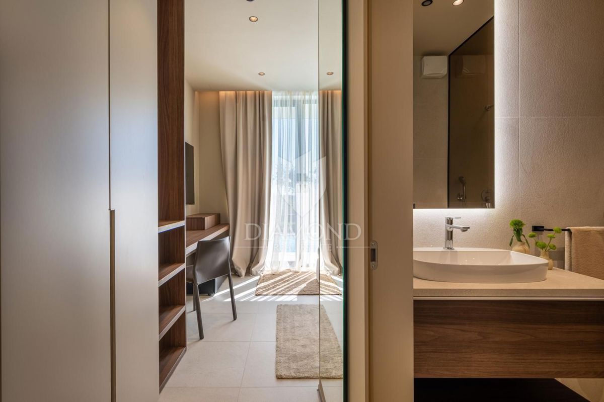 Poreč, Ekskluzivna prizemnica z bazenom