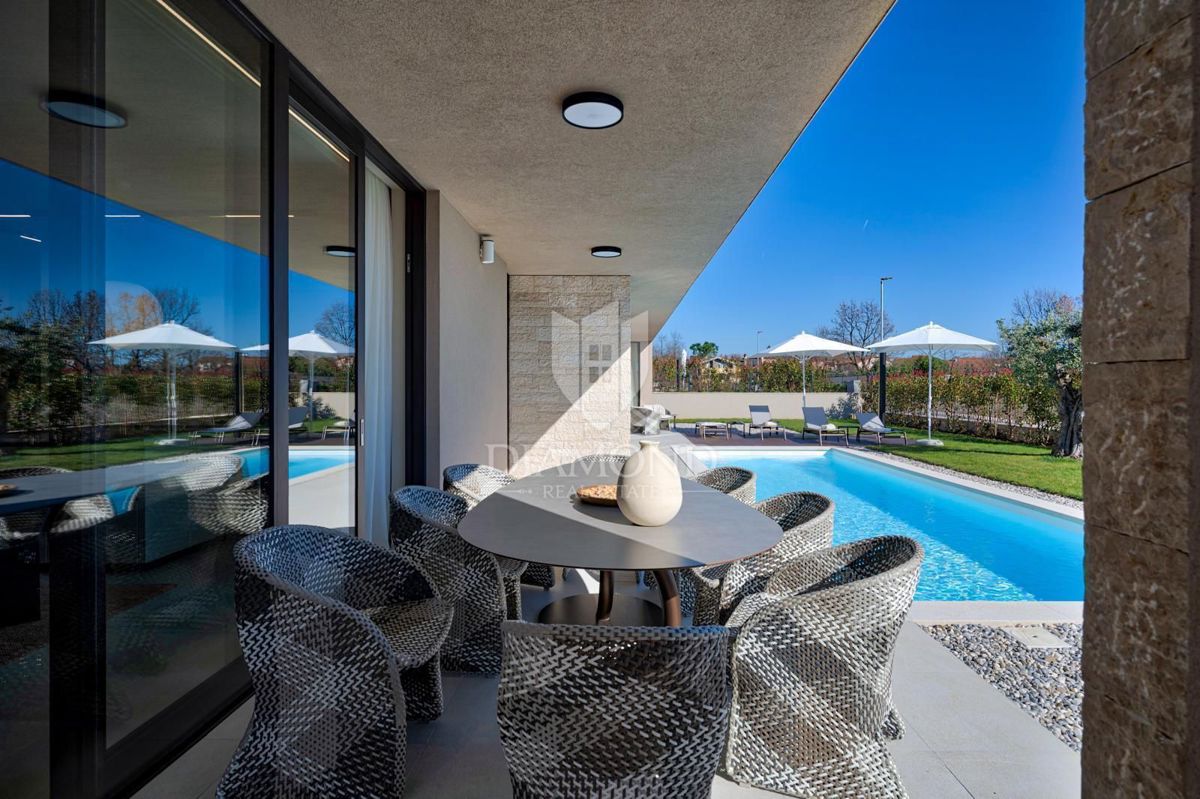 Poreč, Ekskluzivna prizemnica z bazenom