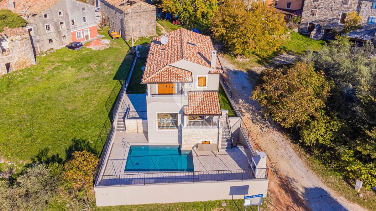 Buje! Čudovita vila z bazenom in odprtim razgledom!