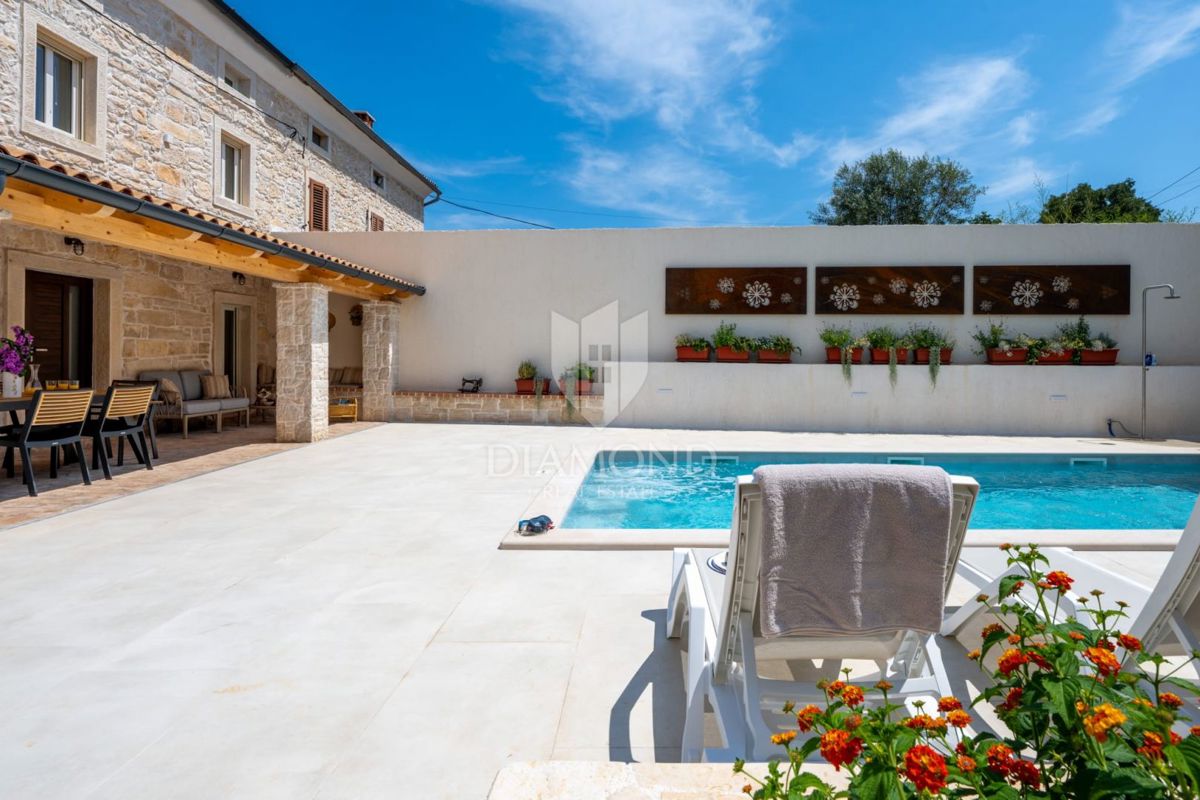 Območje Pule, Avtohtona obnovljena hiša z bazenom