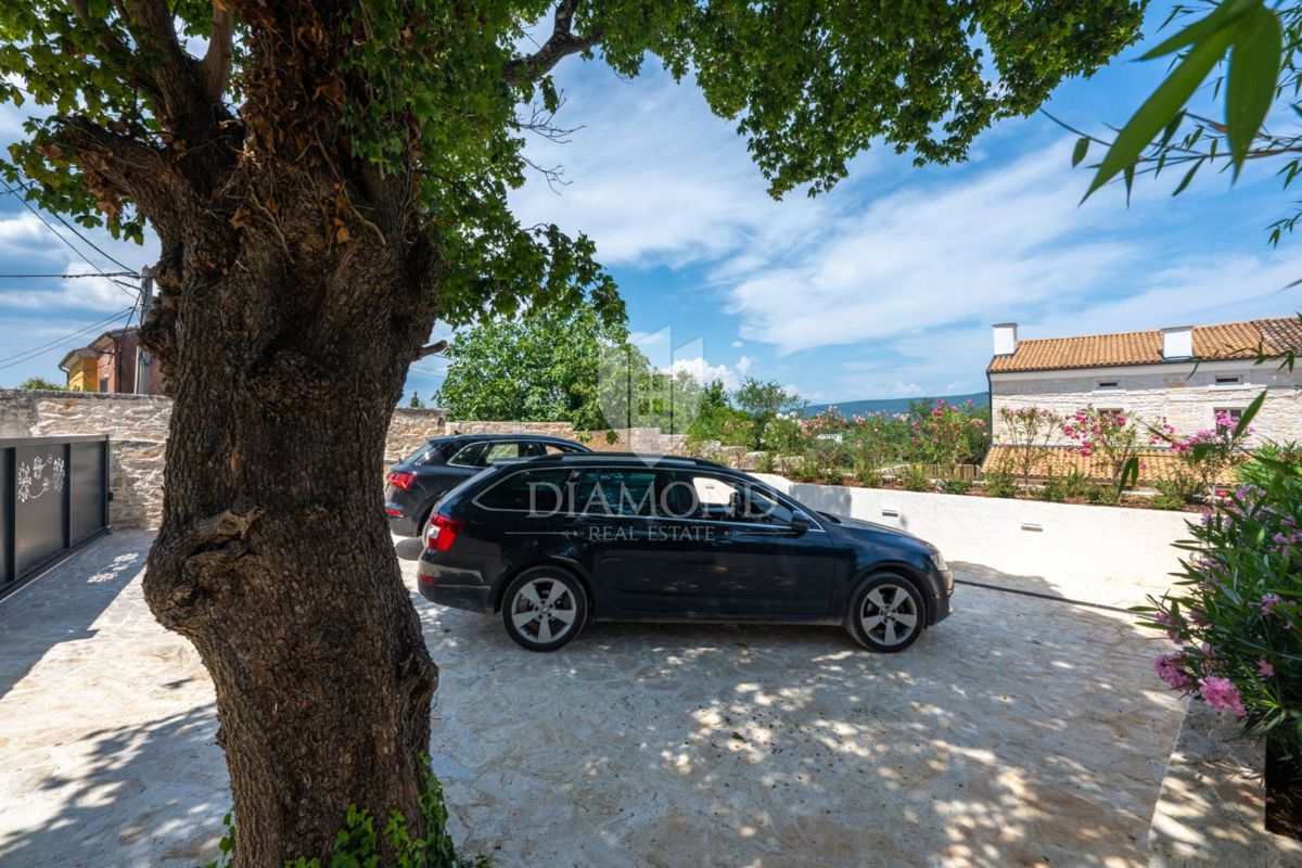 Območje Pule, Avtohtona obnovljena hiša z bazenom