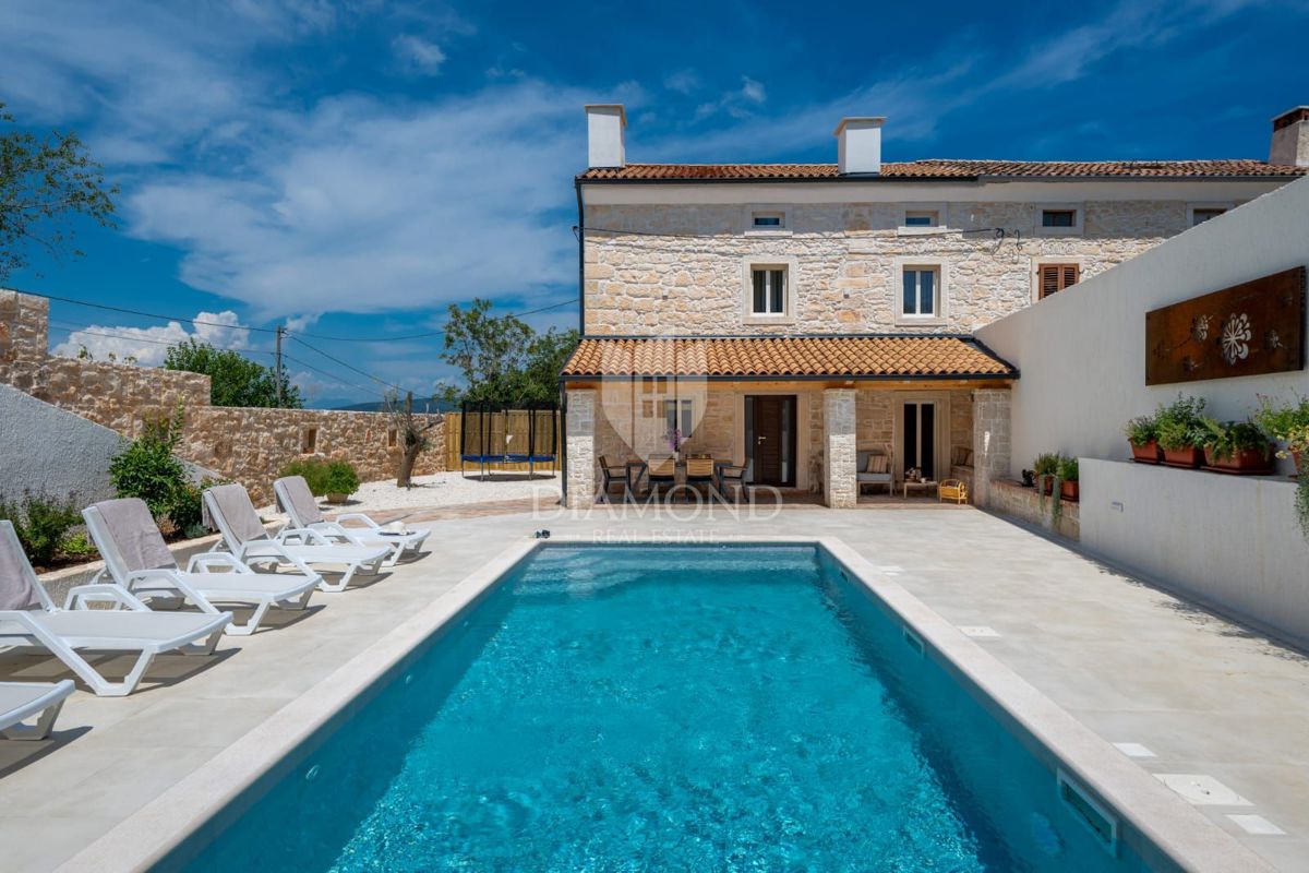 Območje Pule, Avtohtona obnovljena hiša z bazenom