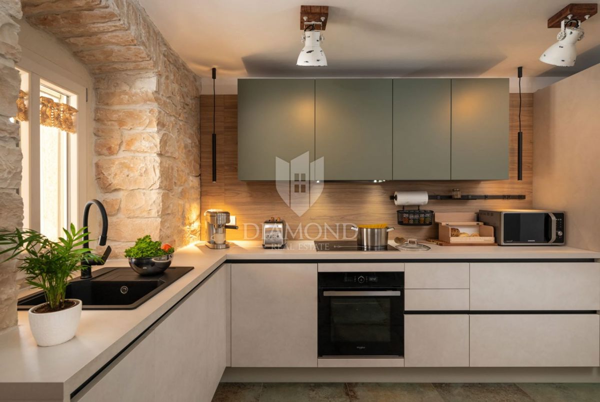 Območje Pule, Avtohtona obnovljena hiša z bazenom