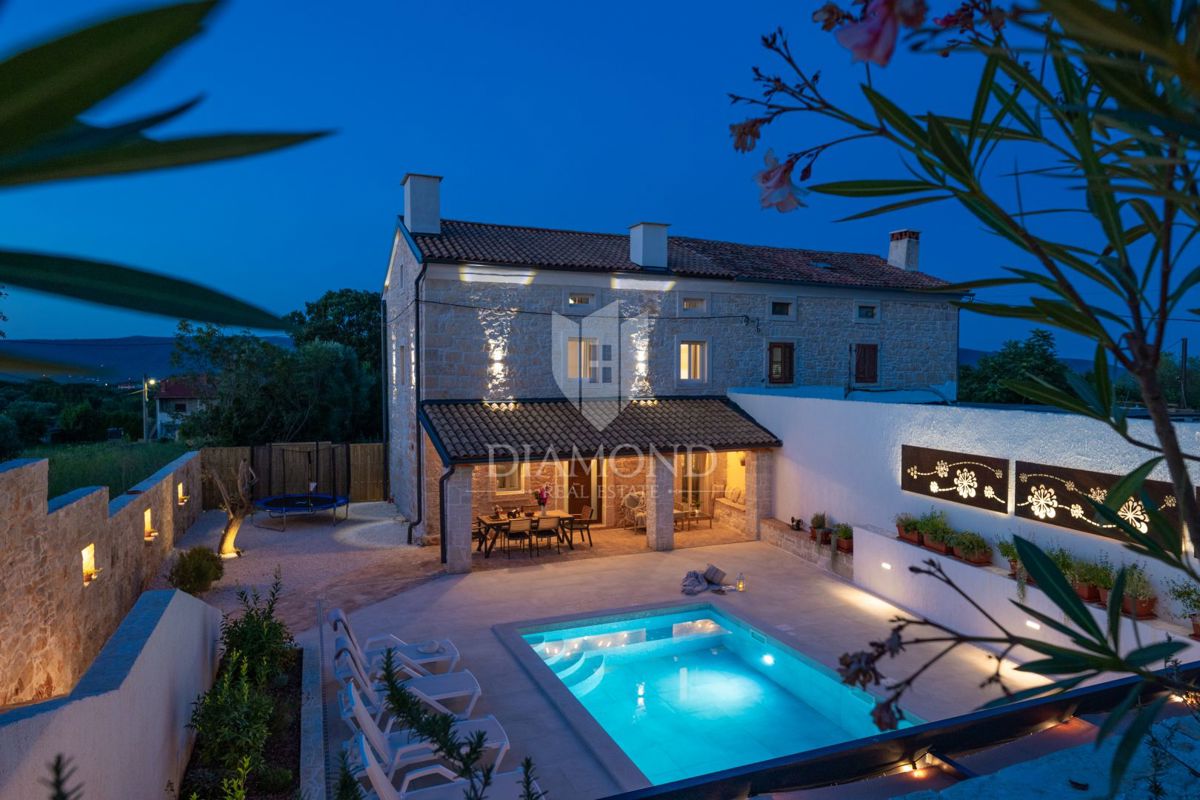 Območje Pule, Avtohtona obnovljena hiša z bazenom