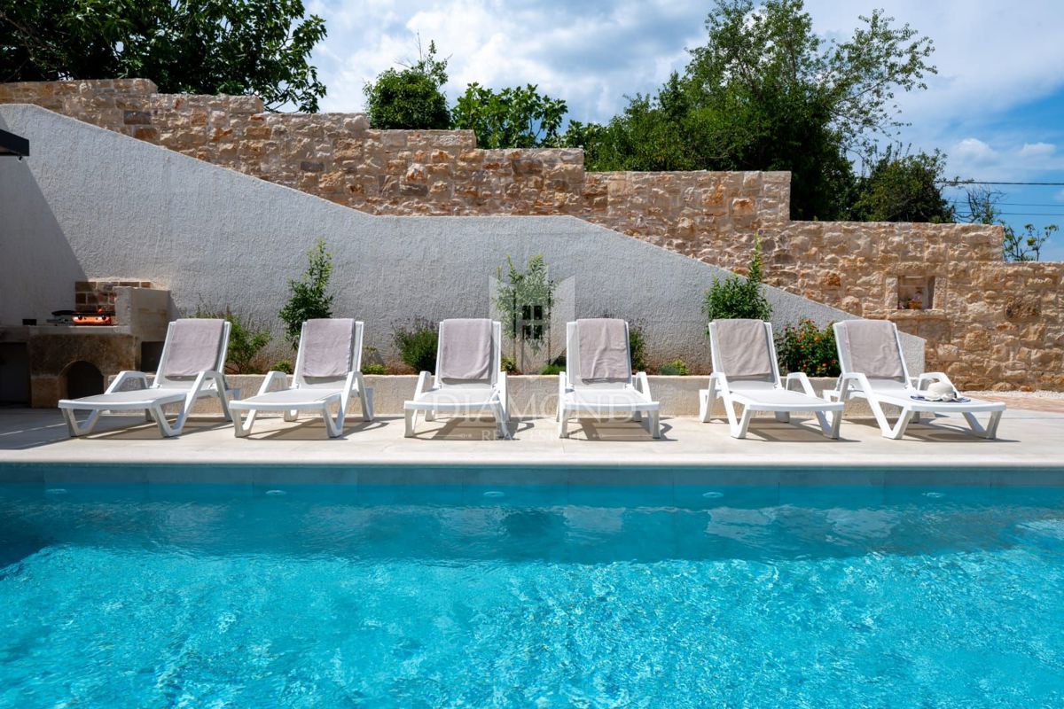 Območje Pule, Avtohtona obnovljena hiša z bazenom