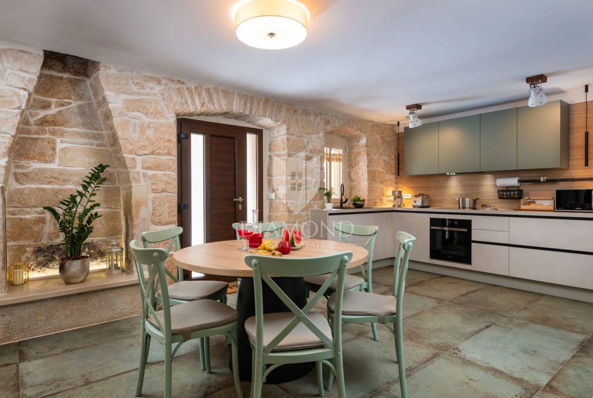 Območje Pule, Avtohtona obnovljena hiša z bazenom