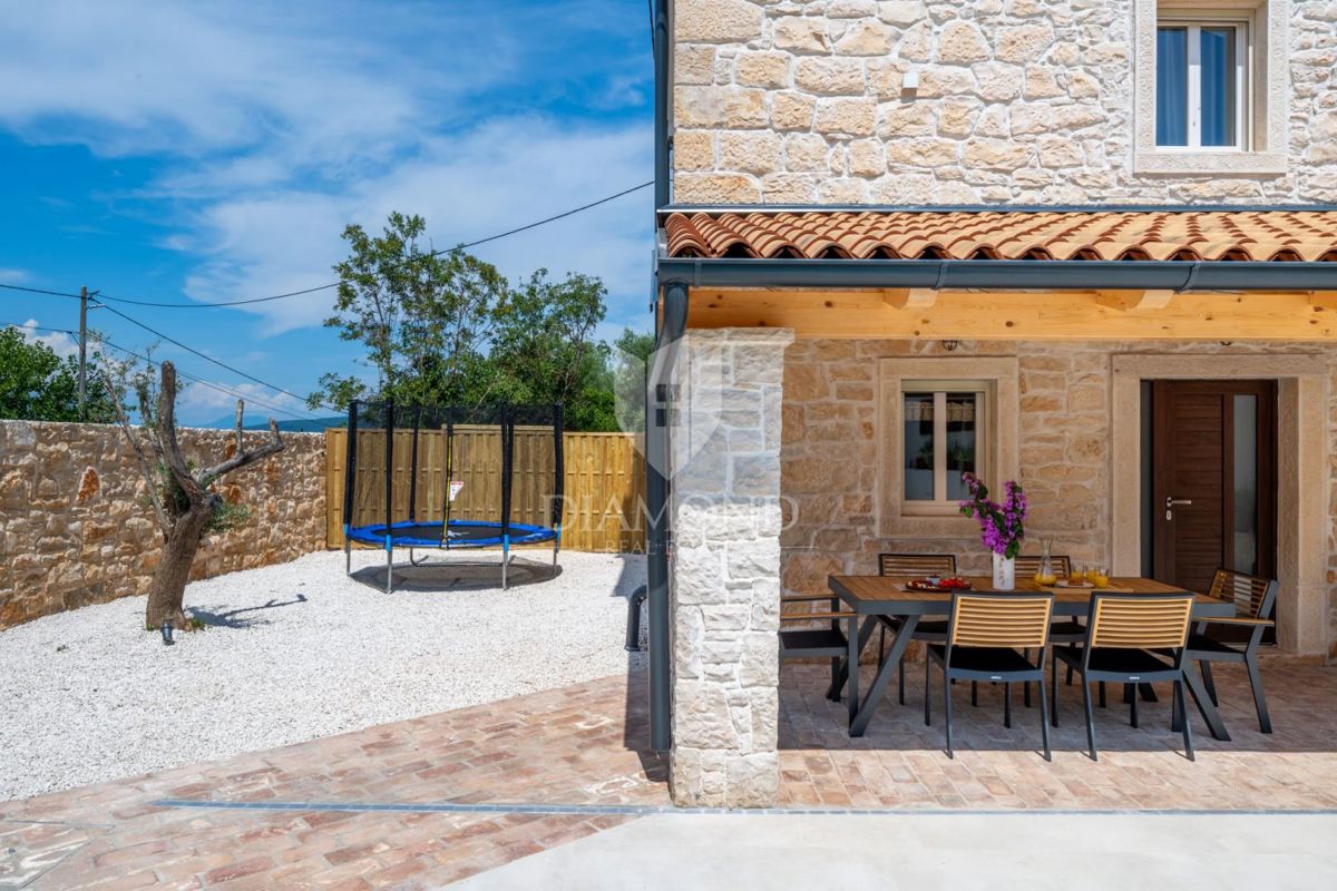 Območje Pule, Avtohtona obnovljena hiša z bazenom