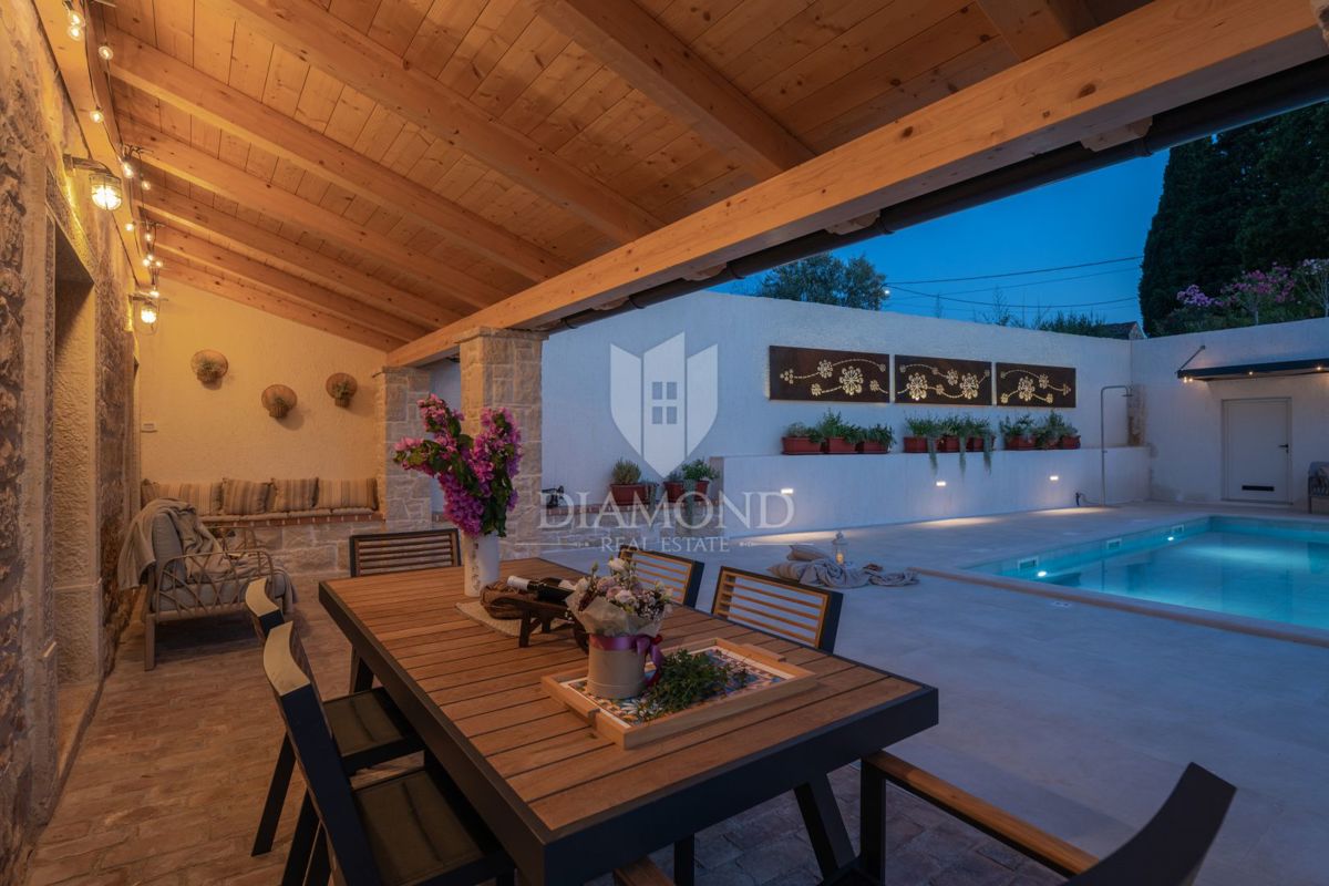 Območje Pule, Avtohtona obnovljena hiša z bazenom