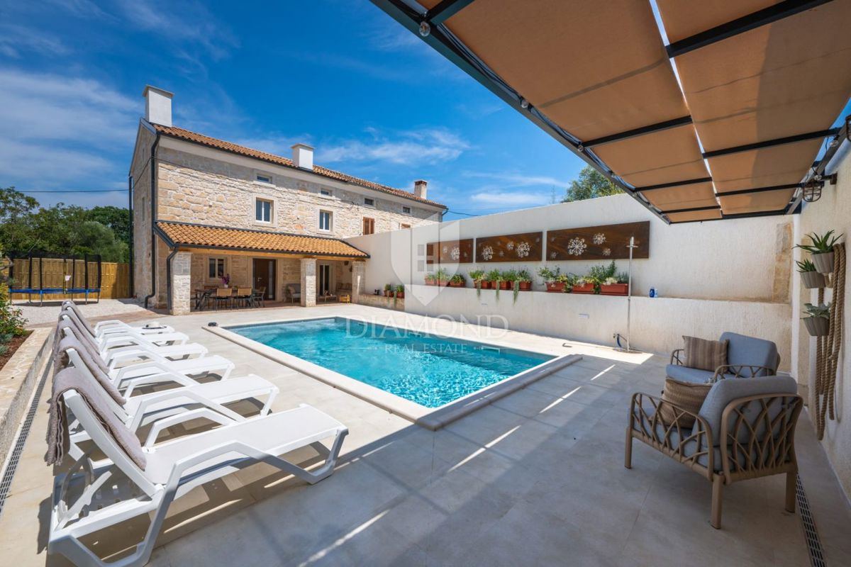 Območje Pule, Avtohtona obnovljena hiša z bazenom