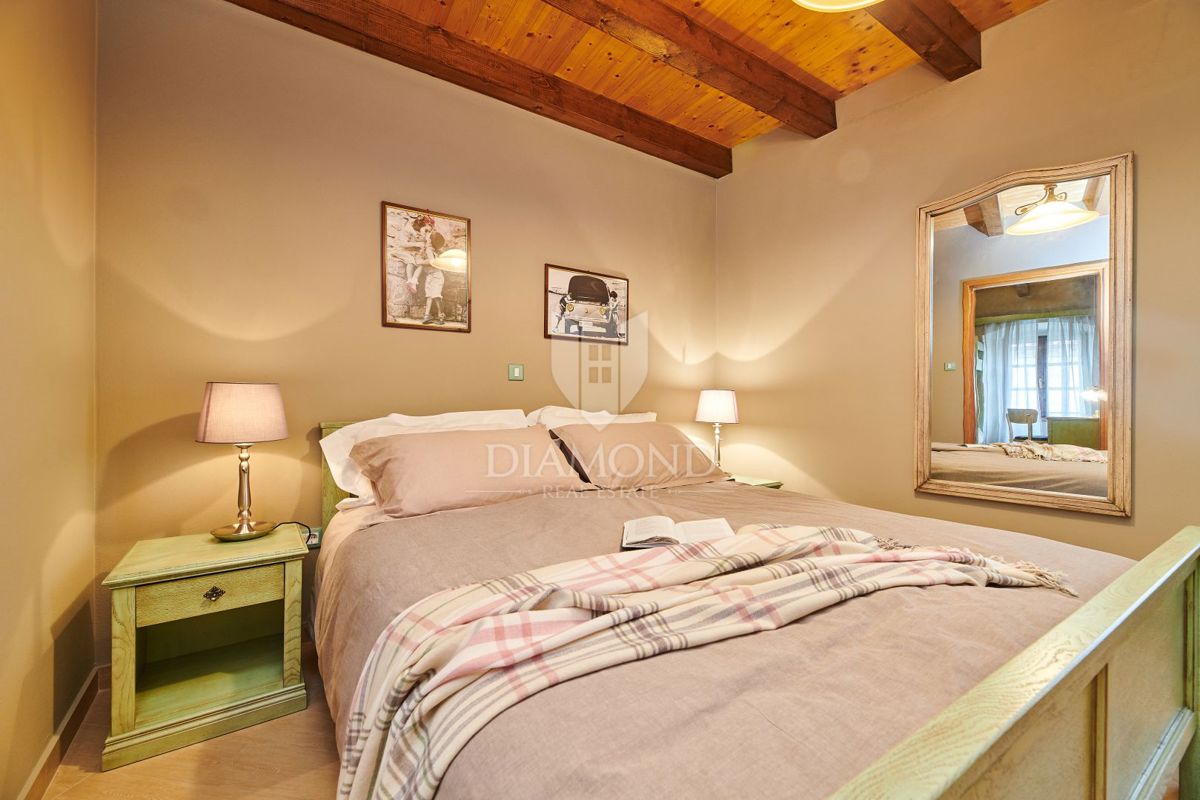 Pazin, okolica, kamnita lepotica z dvema bazenoma