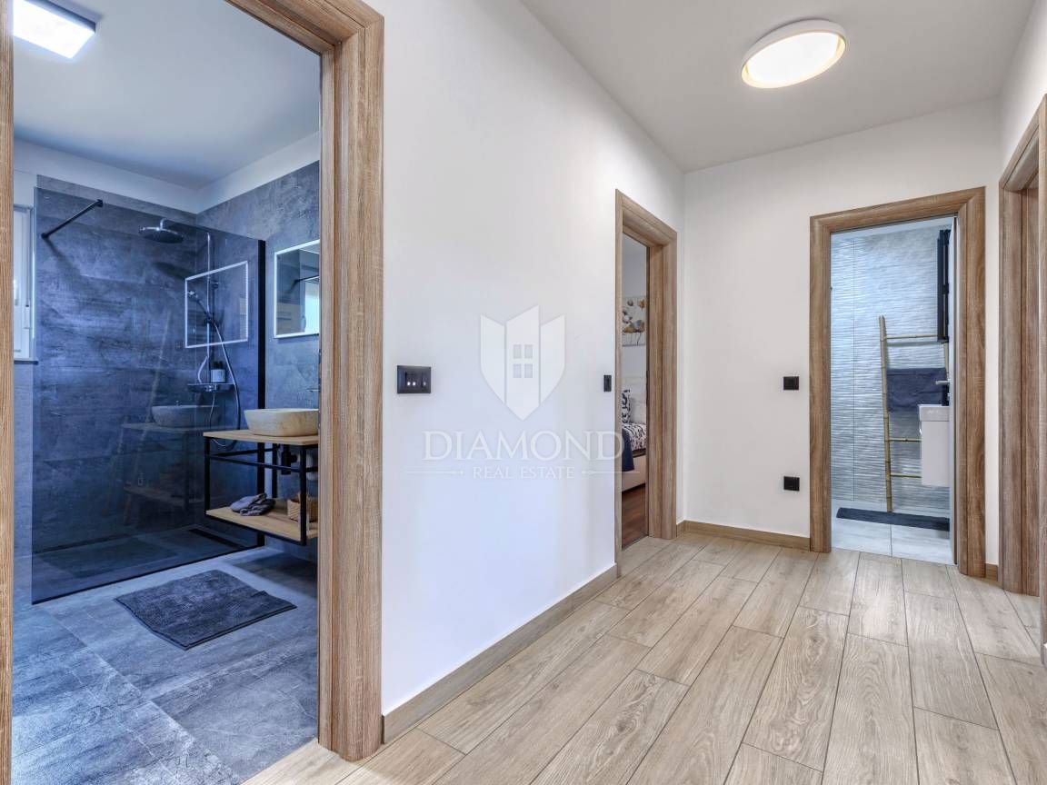 ISTRA, LABIN, HIŠA Z VELIKIM STAVBNIM ZEMLJIŠČEM