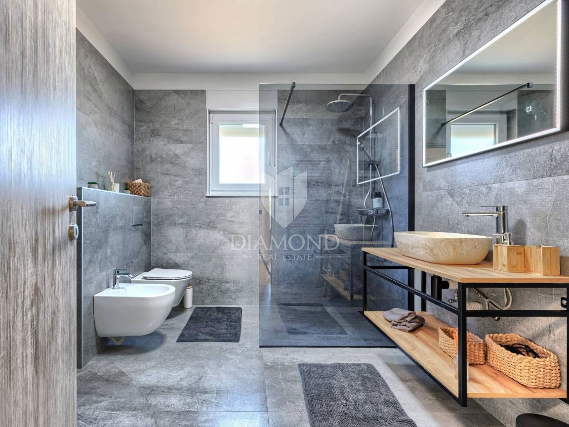 ISTRA, LABIN, HIŠA Z VELIKIM STAVBNIM ZEMLJIŠČEM