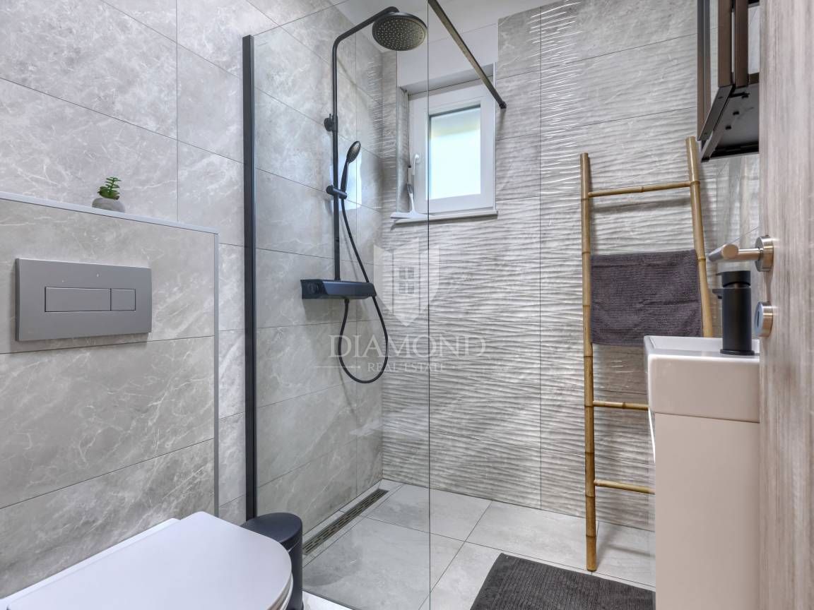 ISTRA, LABIN, HIŠA Z VELIKIM STAVBNIM ZEMLJIŠČEM