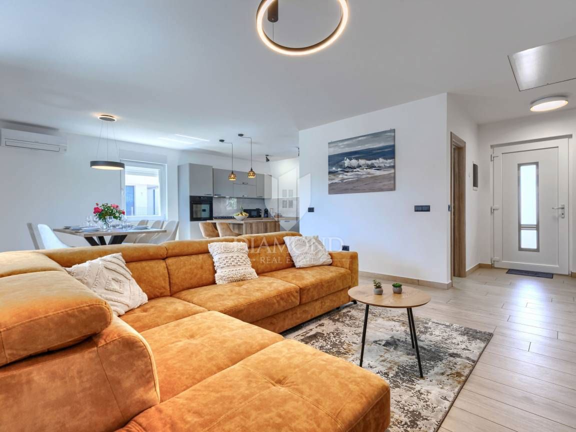 ISTRA, LABIN, HIŠA Z VELIKIM STAVBNIM ZEMLJIŠČEM