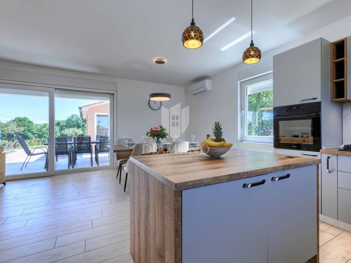 ISTRA, LABIN, HIŠA Z VELIKIM STAVBNIM ZEMLJIŠČEM