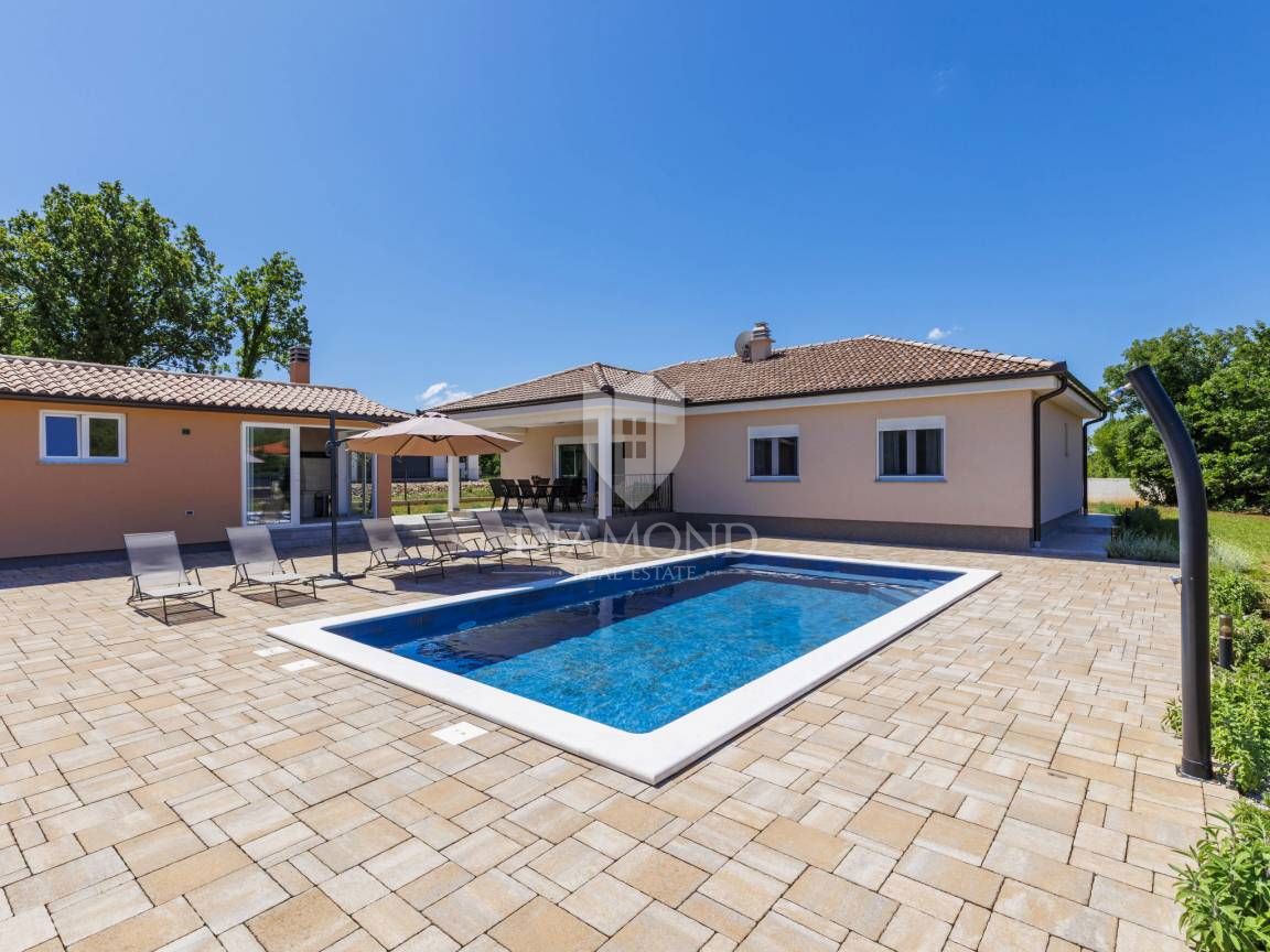 ISTRA, LABIN, HIŠA Z VELIKIM STAVBNIM ZEMLJIŠČEM