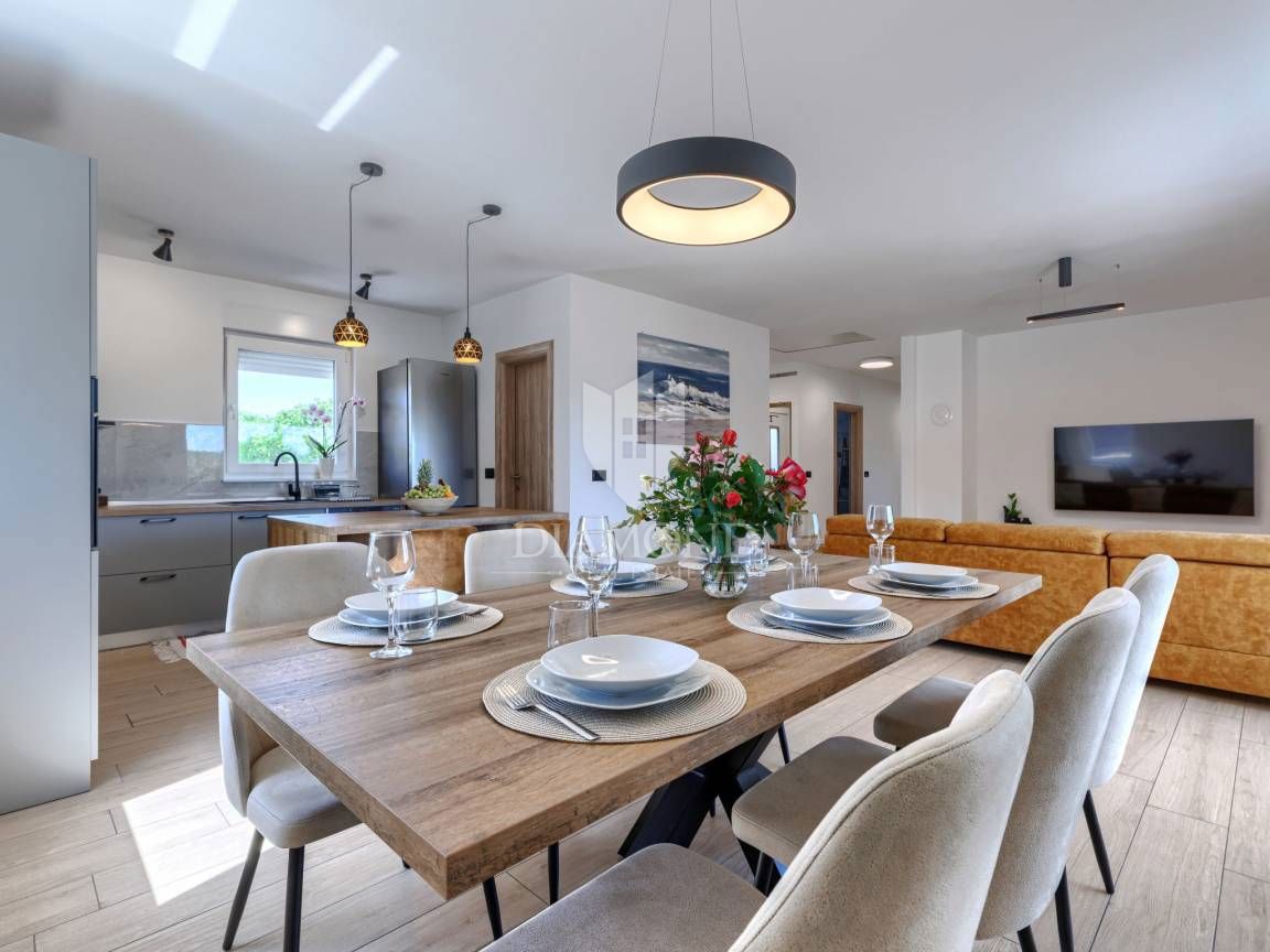 ISTRA, LABIN, HIŠA Z VELIKIM STAVBNIM ZEMLJIŠČEM