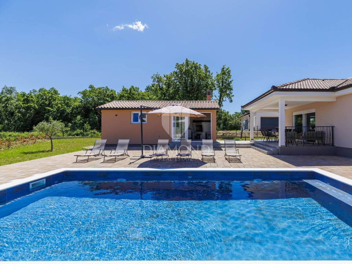 ISTRA, LABIN, HIŠA Z VELIKIM STAVBNIM ZEMLJIŠČEM