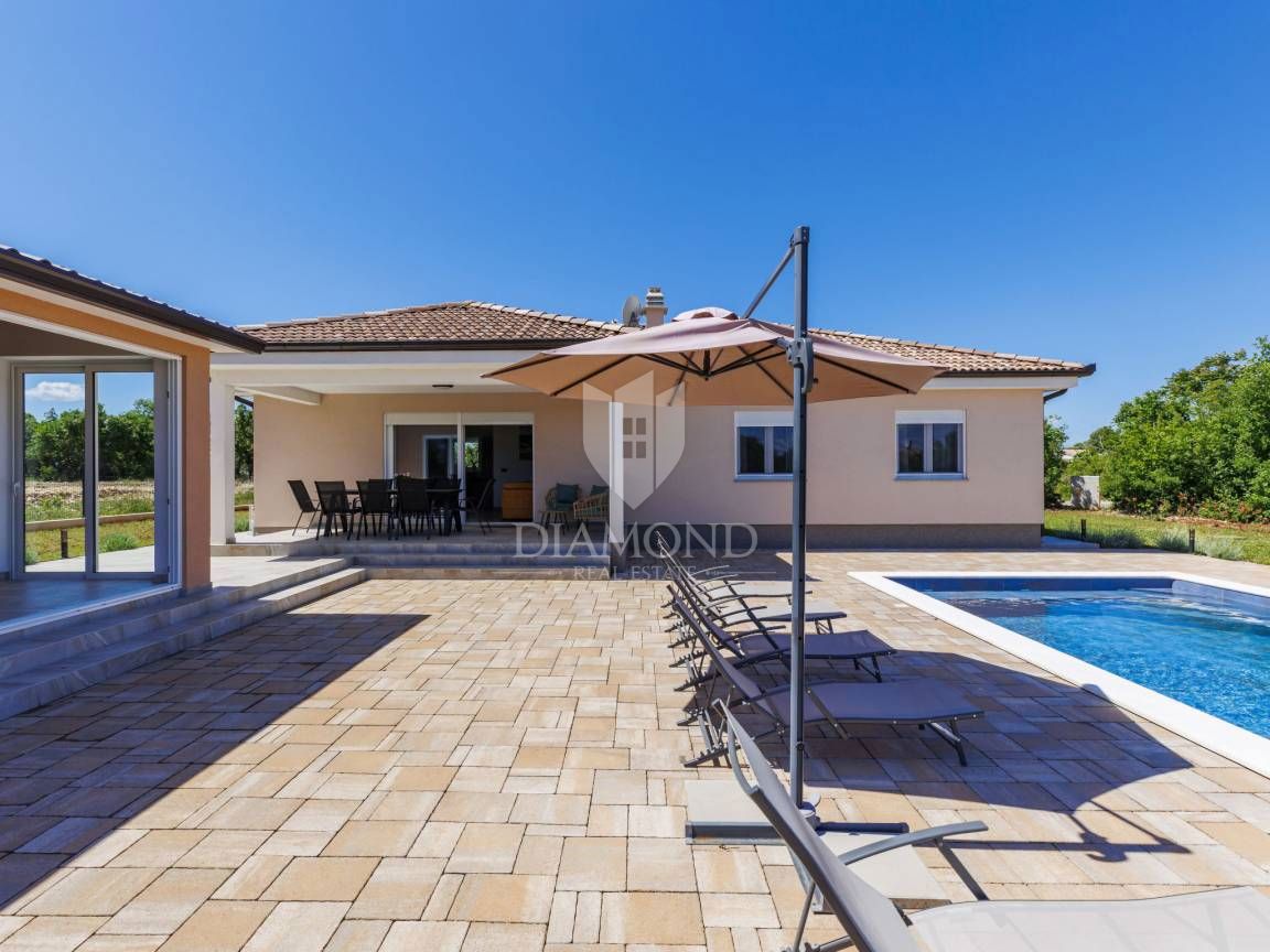 ISTRA, LABIN, HIŠA Z VELIKIM STAVBNIM ZEMLJIŠČEM