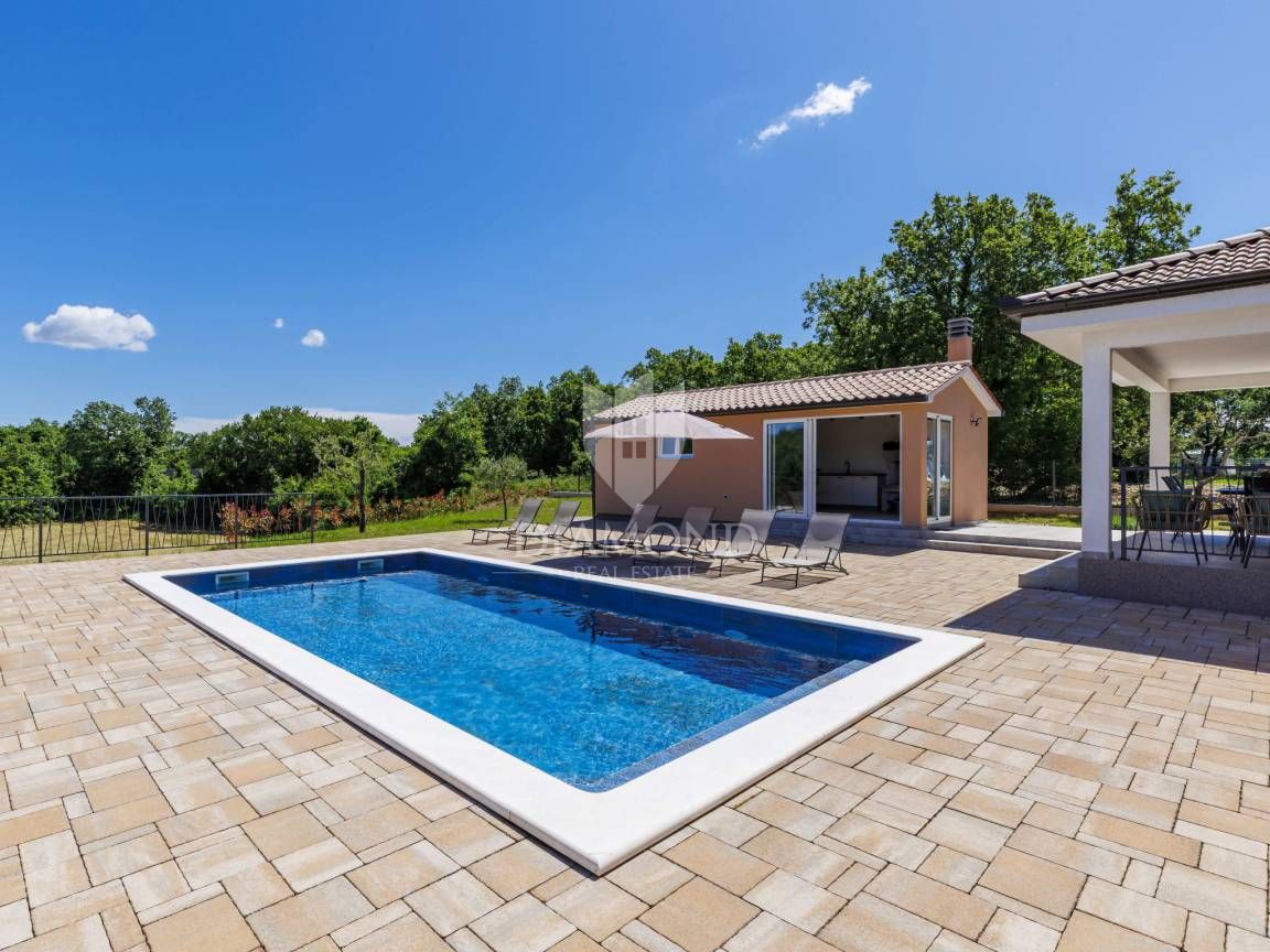 ISTRA, LABIN, HIŠA Z VELIKIM STAVBNIM ZEMLJIŠČEM