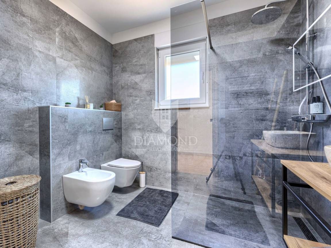 ISTRA, LABIN, HIŠA Z VELIKIM STAVBNIM ZEMLJIŠČEM