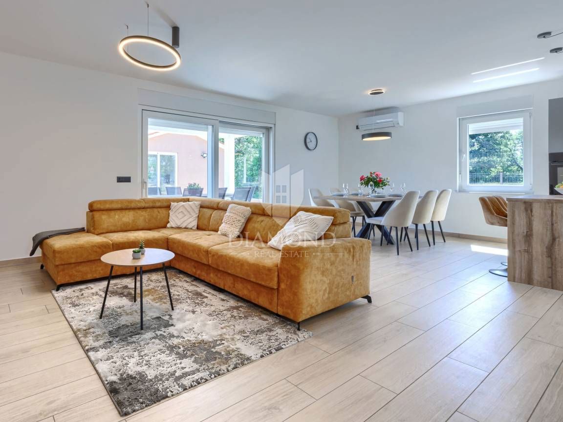 ISTRA, LABIN, HIŠA Z VELIKIM STAVBNIM ZEMLJIŠČEM