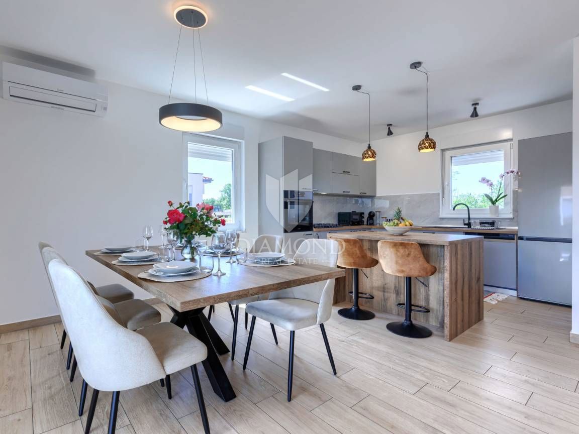 ISTRA, LABIN, HIŠA Z VELIKIM STAVBNIM ZEMLJIŠČEM