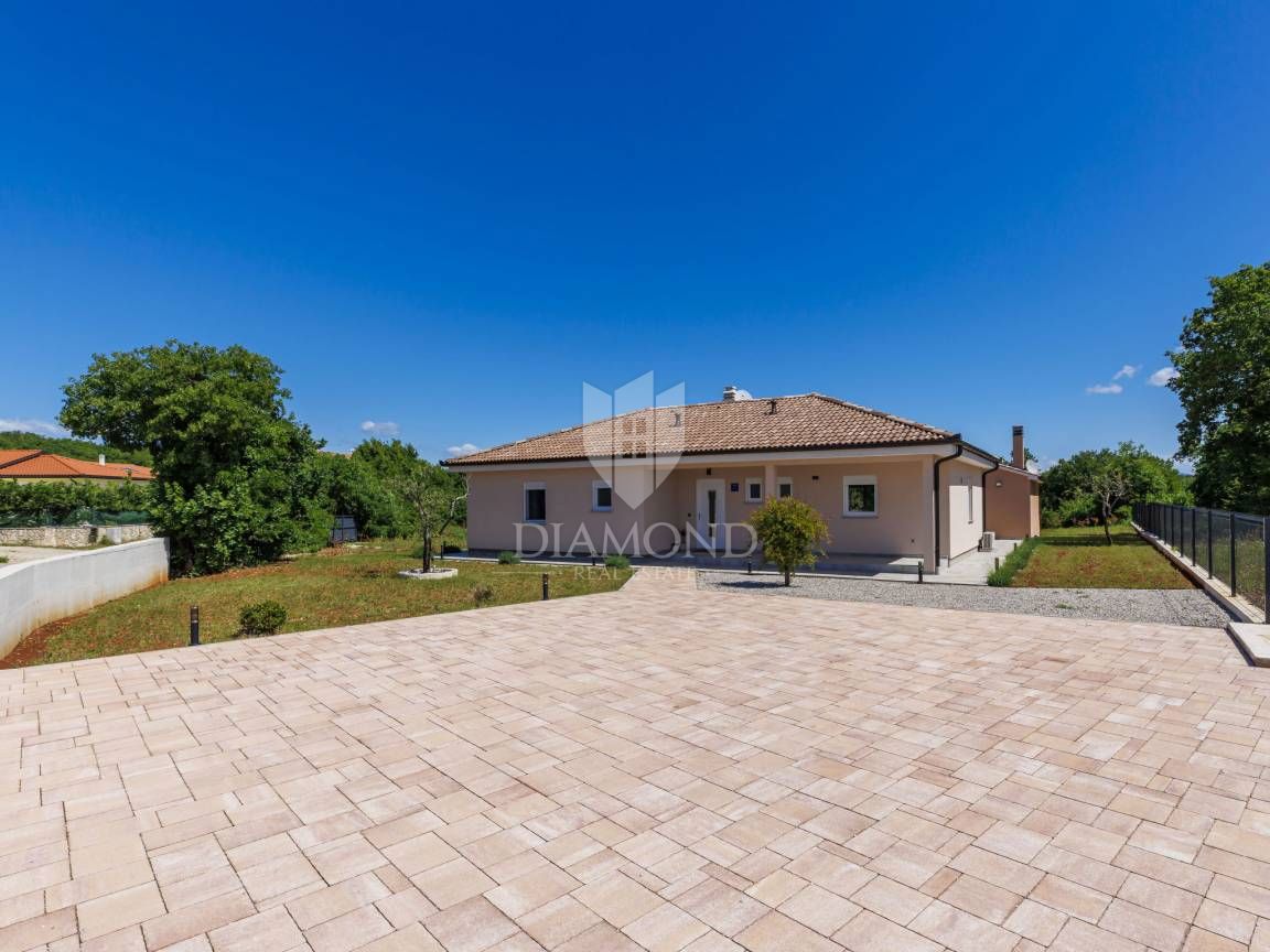 ISTRA, LABIN, HIŠA Z VELIKIM STAVBNIM ZEMLJIŠČEM