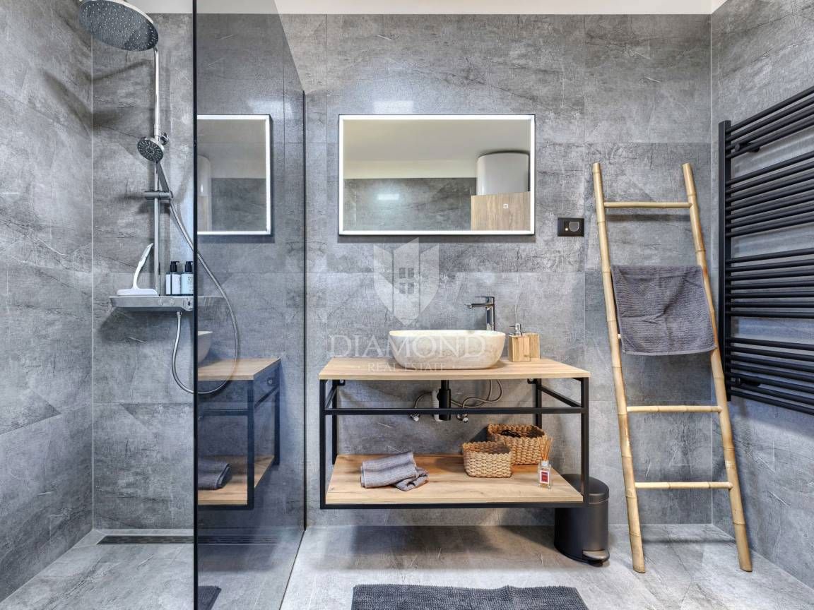 ISTRA, LABIN, HIŠA Z VELIKIM STAVBNIM ZEMLJIŠČEM