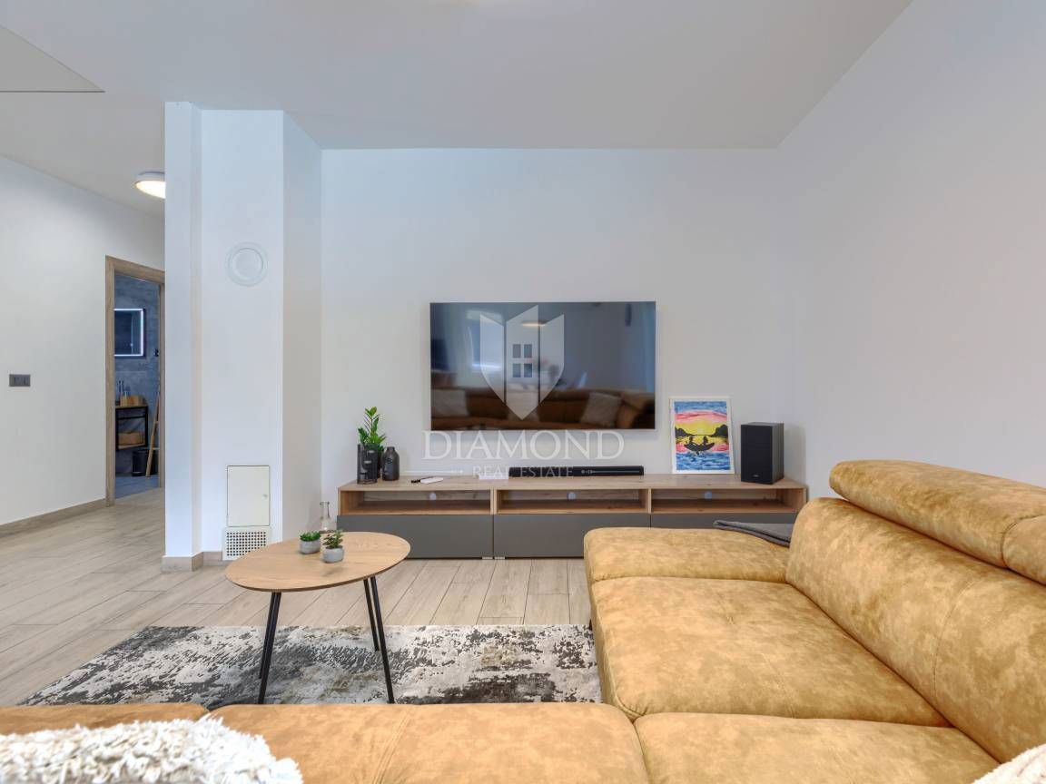 ISTRA, LABIN, HIŠA Z VELIKIM STAVBNIM ZEMLJIŠČEM