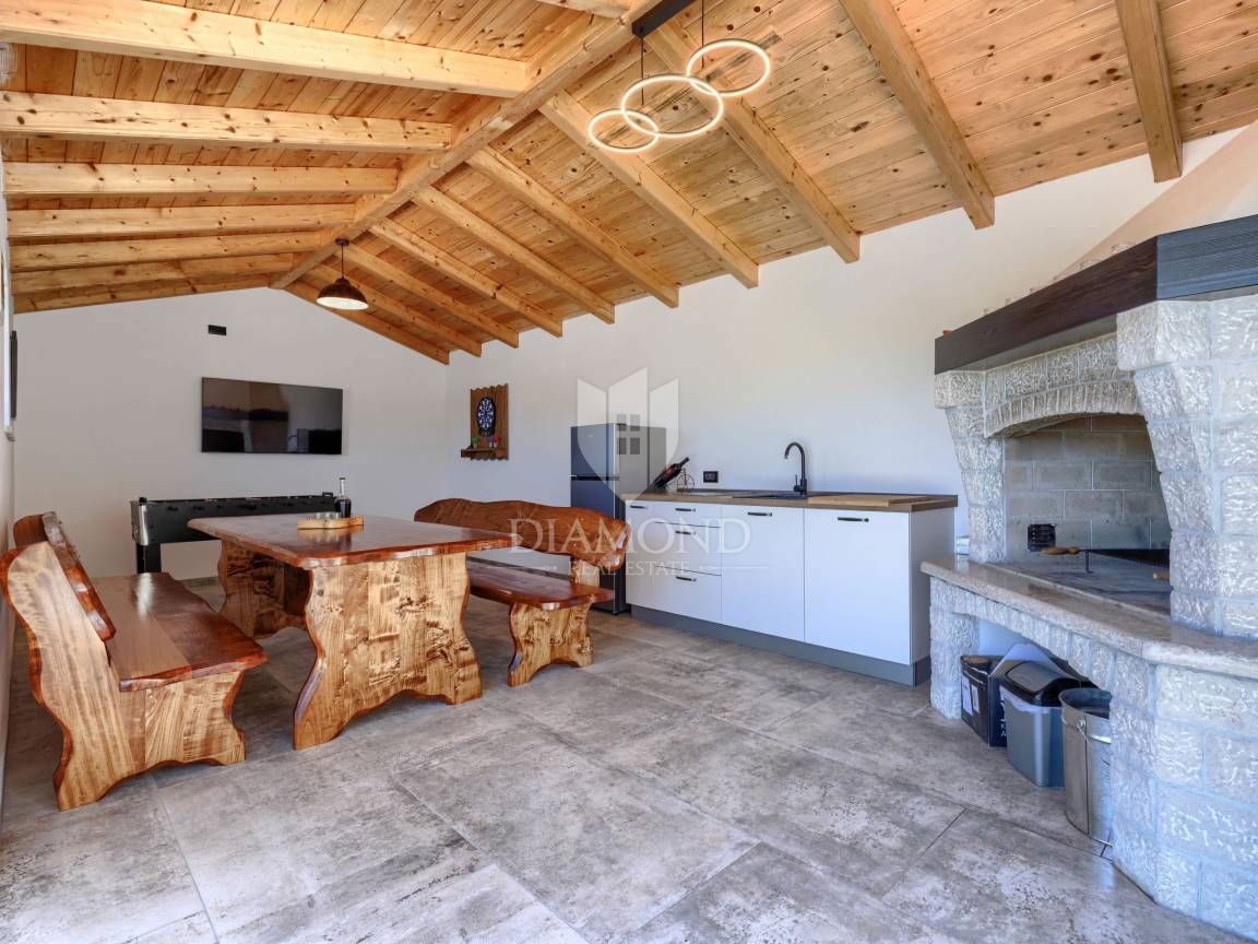 ISTRA, LABIN, HIŠA Z VELIKIM STAVBNIM ZEMLJIŠČEM