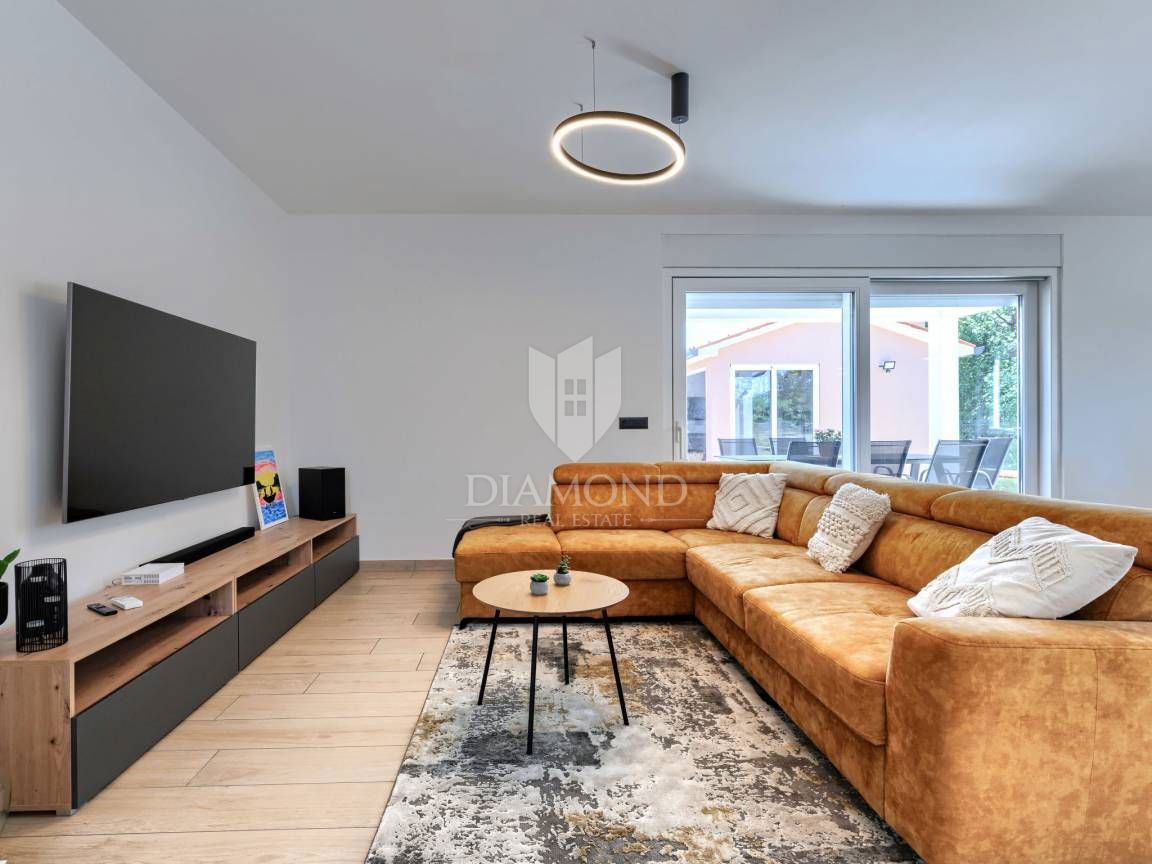 ISTRA, LABIN, HIŠA Z VELIKIM STAVBNIM ZEMLJIŠČEM