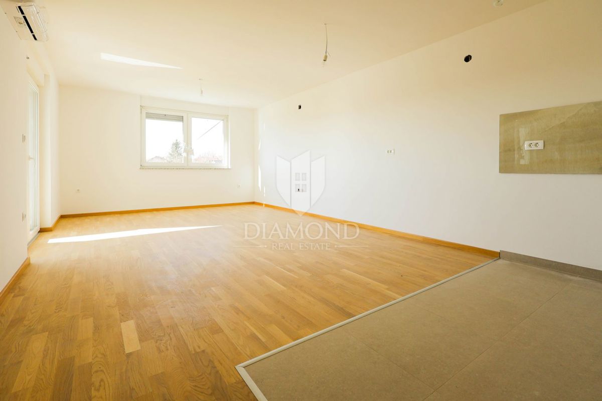 Apartmaj Prozorje, Dugo Selo - Okolica, 75m2