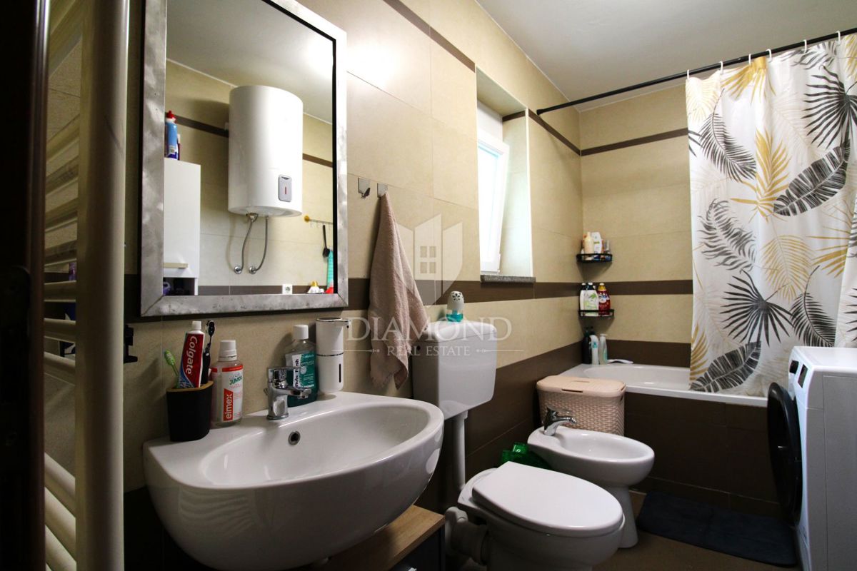 RIJEKA, VIŠKOVO, Moderno opremljeno stanovanje 2 spalnici + dnevna soba