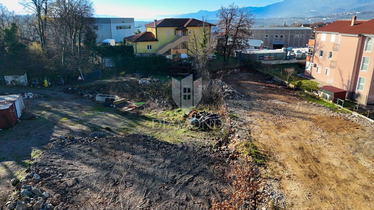 Viškovo, gradbeno zemljišče s projektom za 6 stanovanj